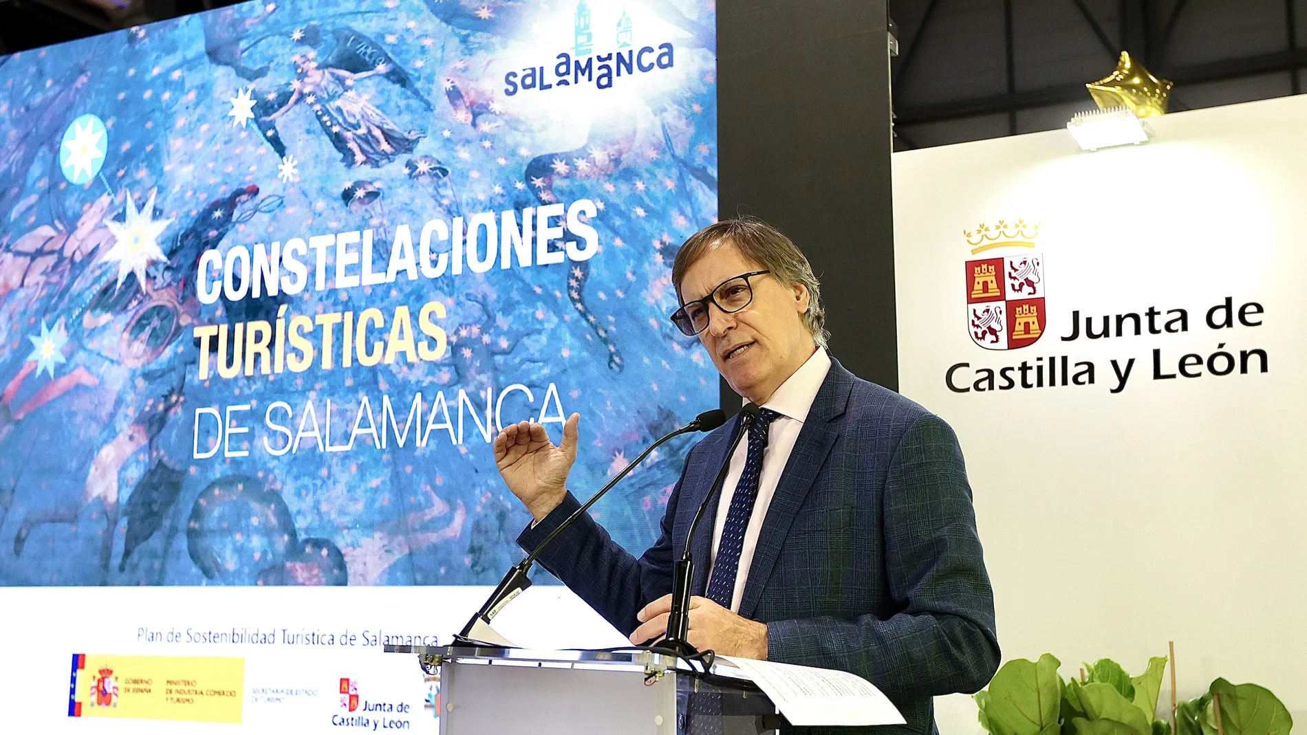 El alcalde de Salamanca, Carlos García Carbayo presenta la oferta turística de la ciudad en Fitur