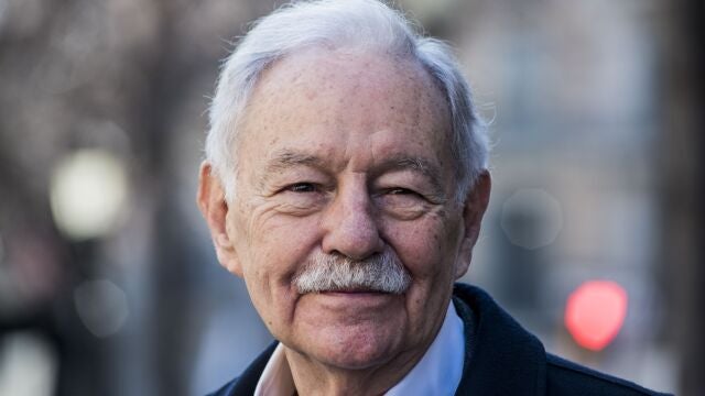 El escritor Eduardo Mendoza