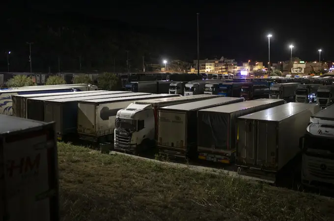 Francia permitirá circular el fin de semana a los camiones españoles atrapados por las protestas de los agricultores