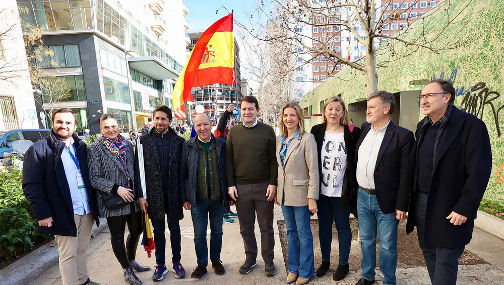 Mañueco con miembros del PP de Castilla y León