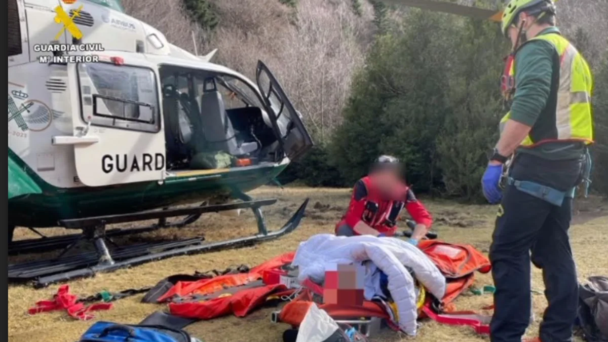 La Guardia Civil de Huesca rescata a un montañero de Bilbao que se precipitó 200 metros en una hoya
