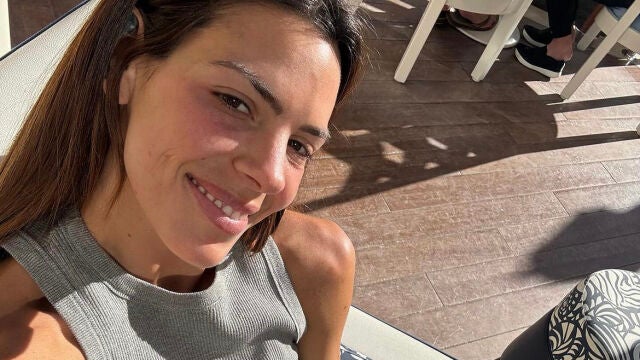 Los tank tops son un imprescindible en los looks más básicos