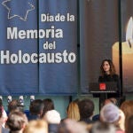 Ayuso en el recuerdo a las vctimas del Holocausto en la Asamblea de Madrid. David Jar 