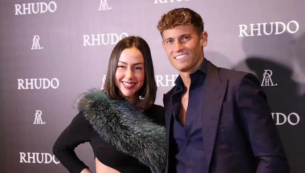 Marcos Llorente y su mujer, Patricia Noarbe, en la inauguración de Rhudo