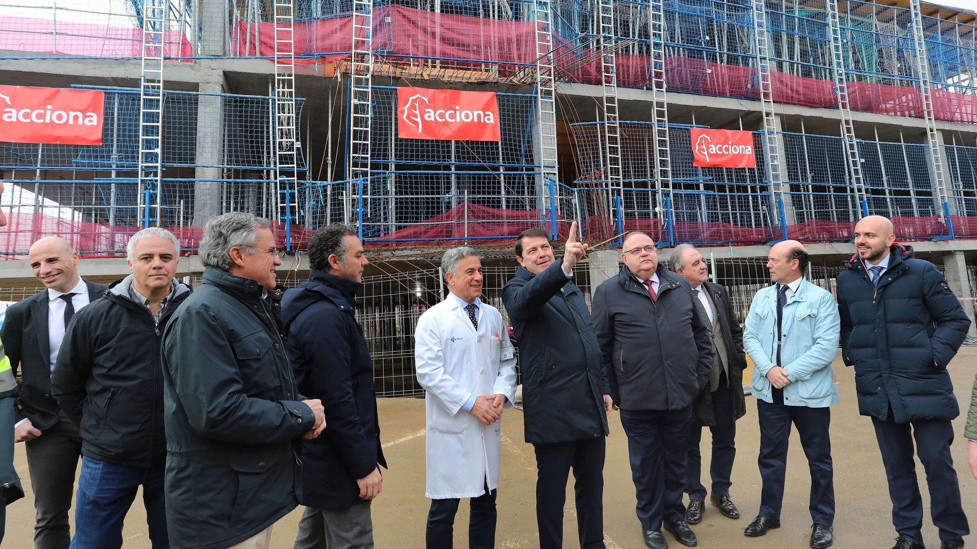 Mañueco visita las obras del Complejo Asistencial Universitario de Palencia junto al consejero Alejandro Vázquez