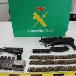 La Guardia Civil encuentra dos armas de guerra escondidas en un zulo ubicado en Monda