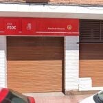 Asaltan la sede del PSOE de Alcalá de Henares con dos militantes dentro del local