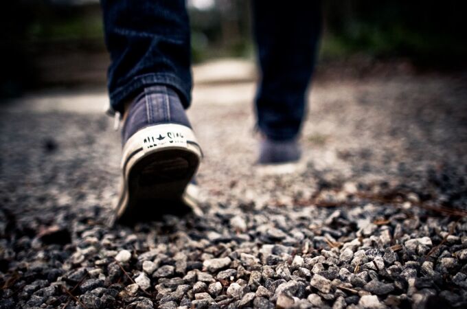 Utilizar el calzado equivocado puede distorsionar la manera natural en que caminamos