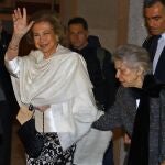 La Reina Sofía se va de concierto con su hermana Irene de Grecia, y firma su look más elegante de los últimos tiempos