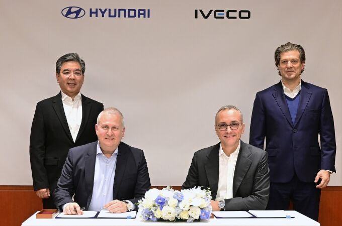 Hyundai Iveco Group eLCV supply agreement Seoul Jaehoon Chang President CEO HMC Gerrit Marx CEO Iveco Group Ken Ramírez EVP Head Global CV HMC Luca Sra President Truck BU IVG.