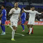 Joselu celebra uno de sus dos goles al Getafe