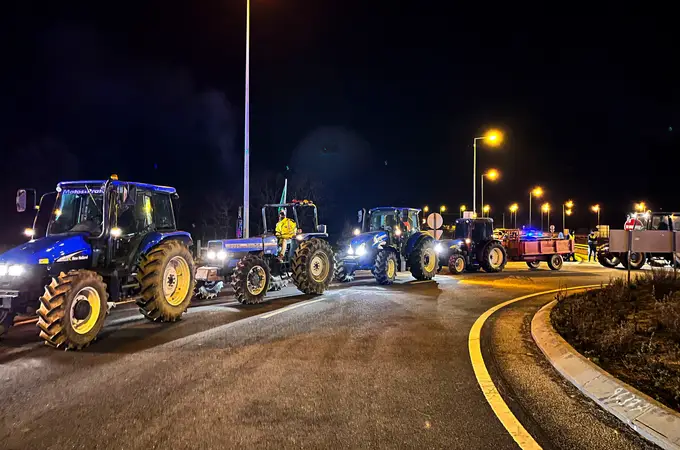 Los agricultores portugueses cortan algunas autovías próximas a España para protestar contra los recortes de la PAC