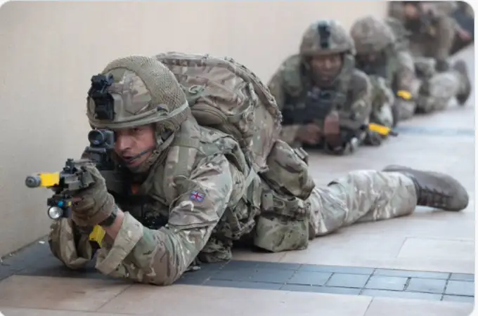Gran Bretaña cambia la forma de equipar a sus soldados porque 