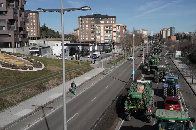 Cientos de tractores se echan a las calles de Castilla y León para clamar contra la nueva PAC