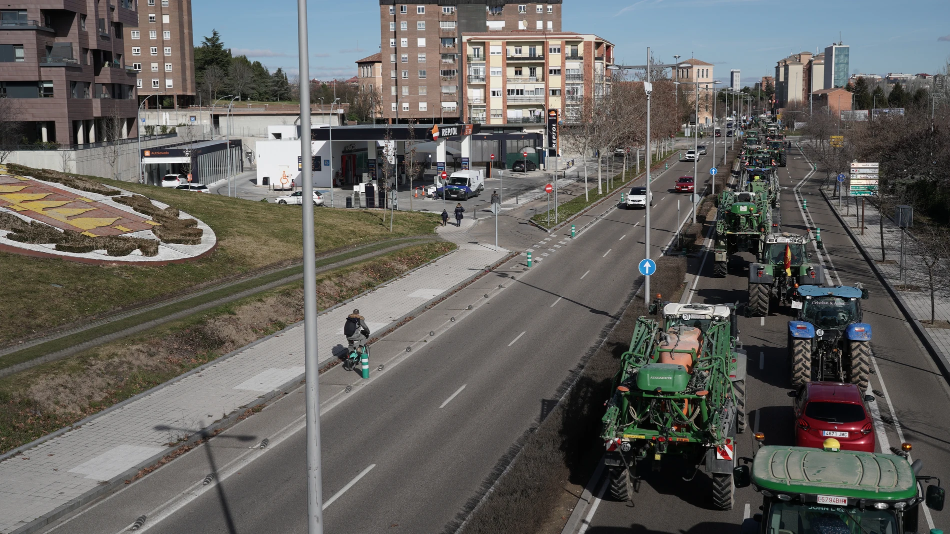 Concentración de tractores en la Avenida de Salamanca de Valladolid
