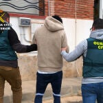Sucesos.- La Guardia Civil detiene a dos jóvenes por robar en dos establecimientos de Lorca y Mazarrón