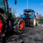 Varias columnas de tractores se dirigen a Salamanca capital en una protesta no autorizada