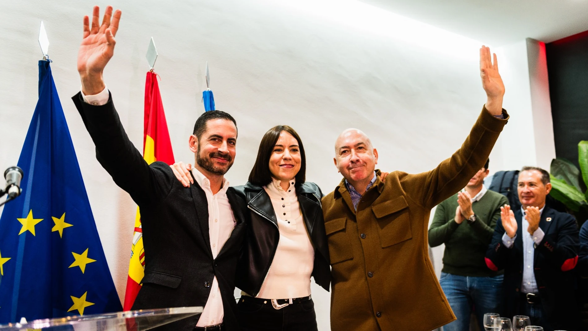 Diana Morant junto a Carlos Fernández Bielsa (izda) y Alejandro Soler (dcha)