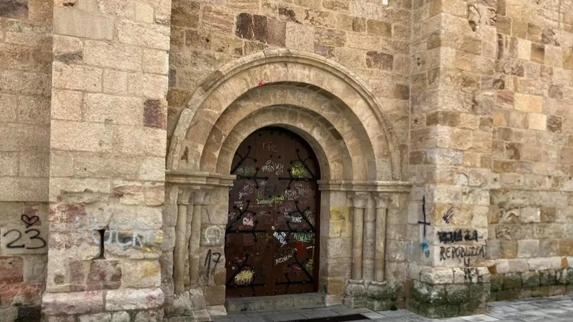 Pintadas en una iglesia románica de Zamora