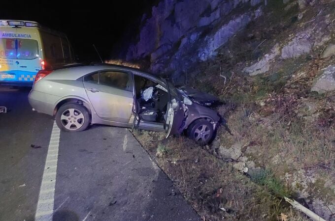 Imagen de archivo de una colisión frontal entre dos vehículos en Pantón (Lugo)