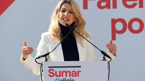 Yolanda Díaz en mitin con la candidata a la Xunta de Galicia por Sumar Marta Lois