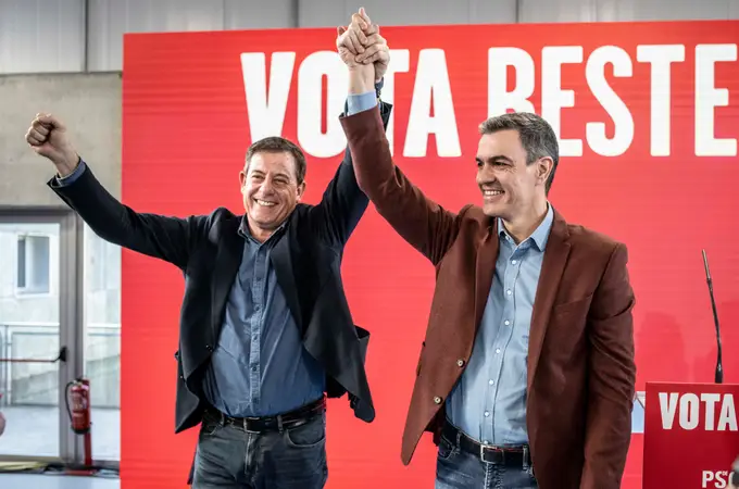 Sánchez, a la desesperada: recurre a anuncios de Gobierno para arrebatarle la mayoría a Rueda