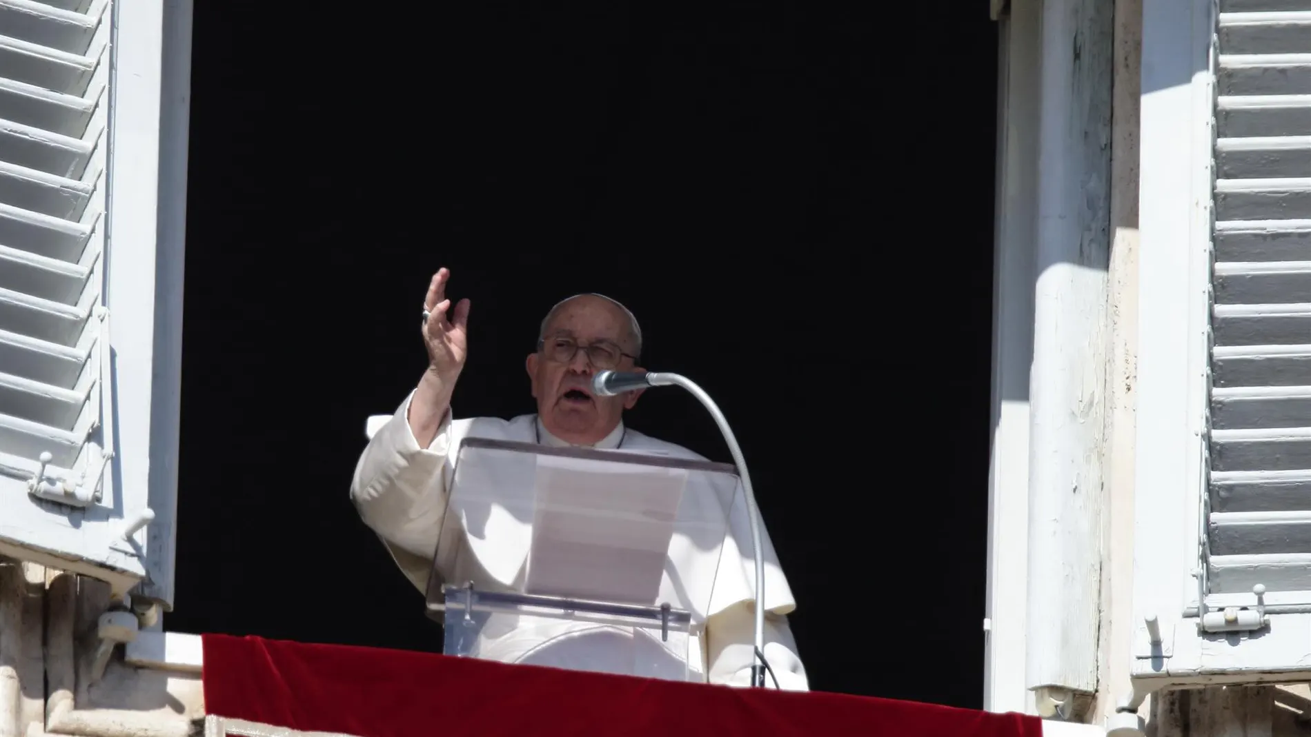 El Papa insta a superar "las divisiones ideológicas" en el debate del aborto o la eutanasia