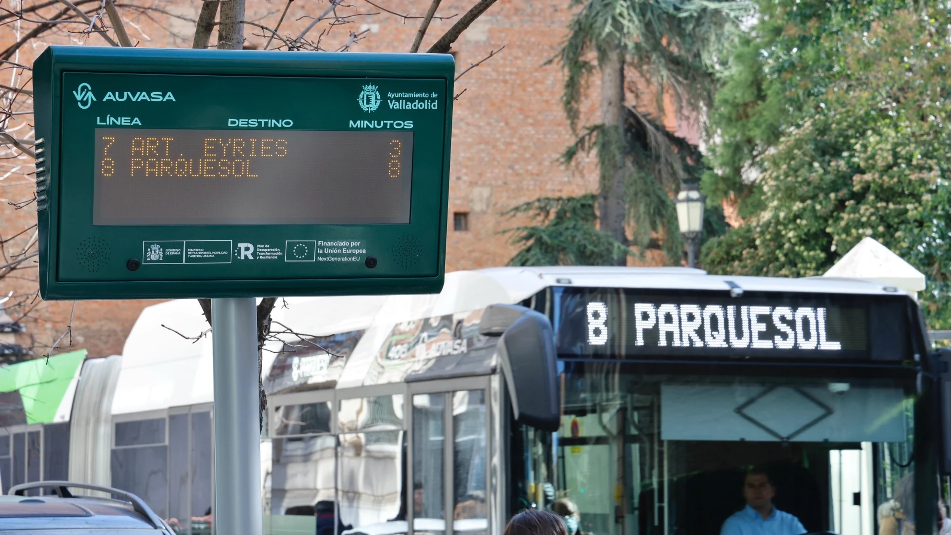 Nuevos paneles informativos en las paradas del autobús urbano de Valladolid