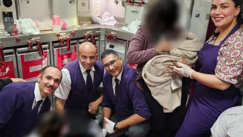La tripulación que colaboró para que el parto se desarrollara sin problemas