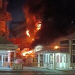 Así ha sido el aparatoso incendio en la fábrica de Atlantic Copper en Huelva