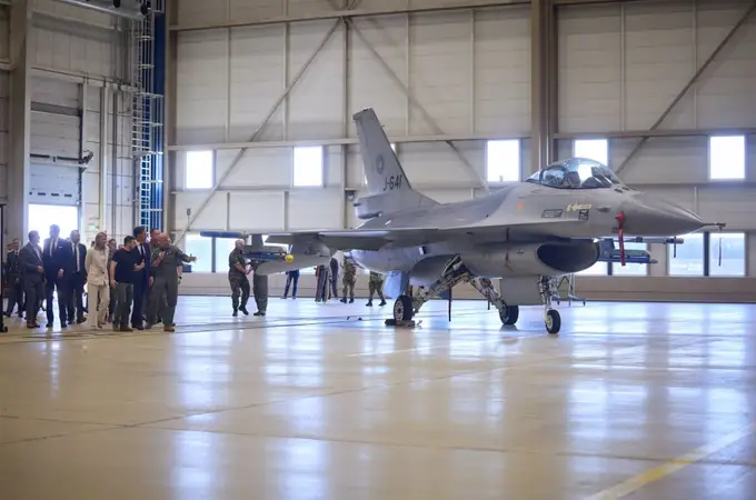 Una carambola proporciona a Ucrania otros seis cazas F-16 para no perder terreno con Rusia