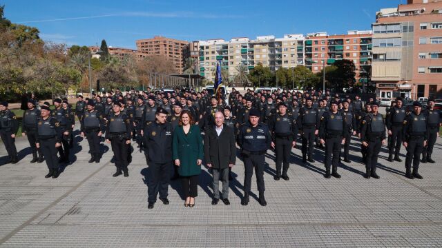 Valencia presenta una unidad policial para botellones, reyertas y control de vehículos 