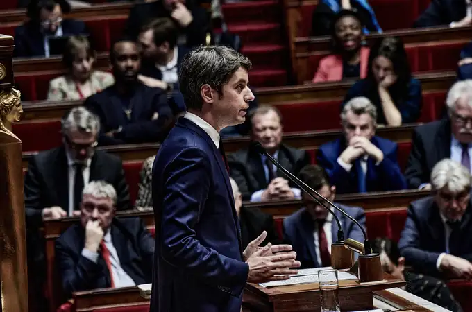 Attal supera su primera moción de censura gracias a la división de la oposición francesa