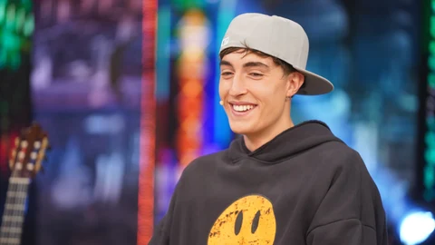 Plex, con una gorra, en 'El Hormiguero'