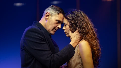 Roberto Enríquez y María Ramos, en el escenario de la Sala Max Aub
