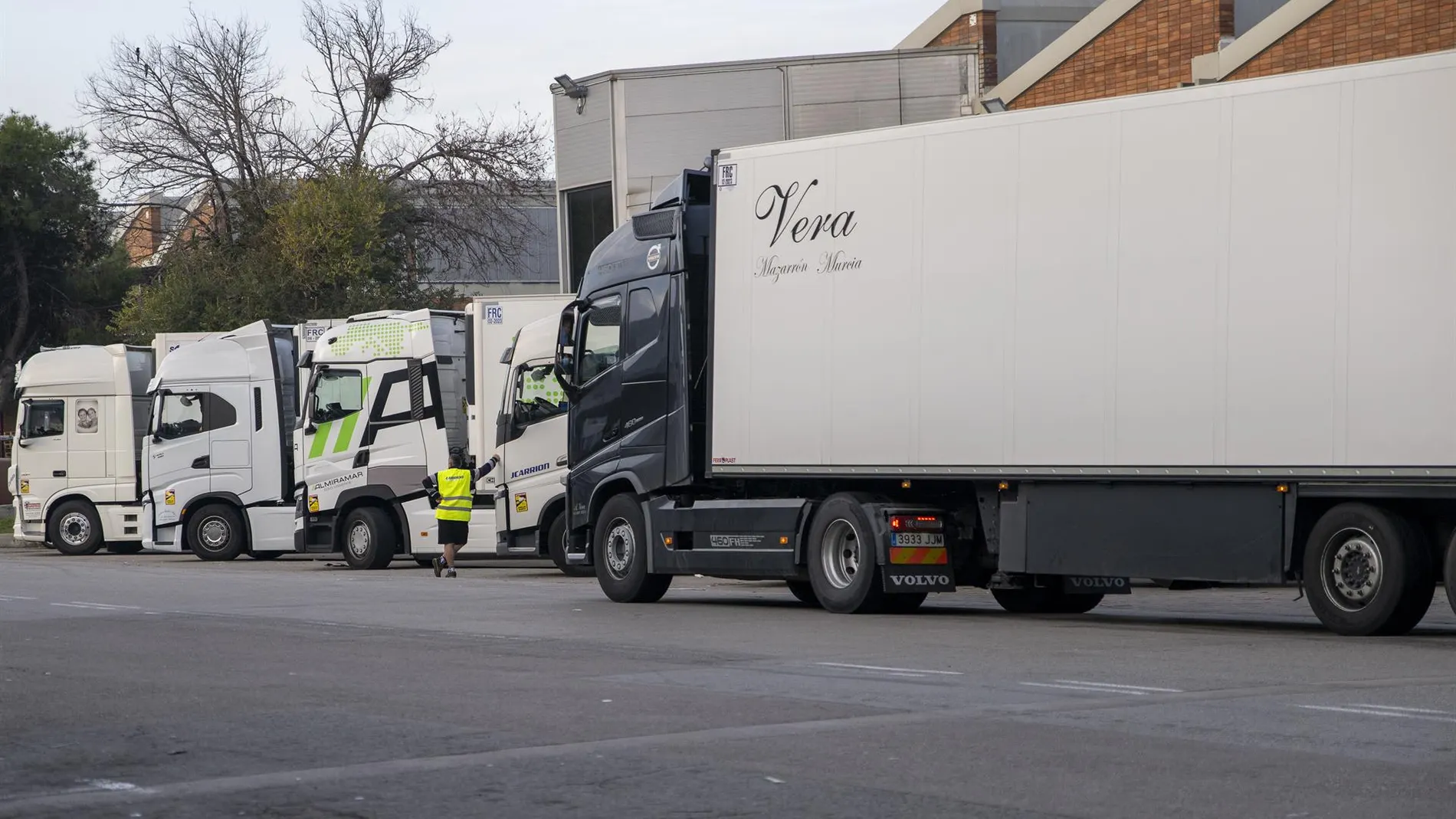 Economía.- El Gobierno acuerda con los transportistas garantizar la circulación de camiones pese a las protestas