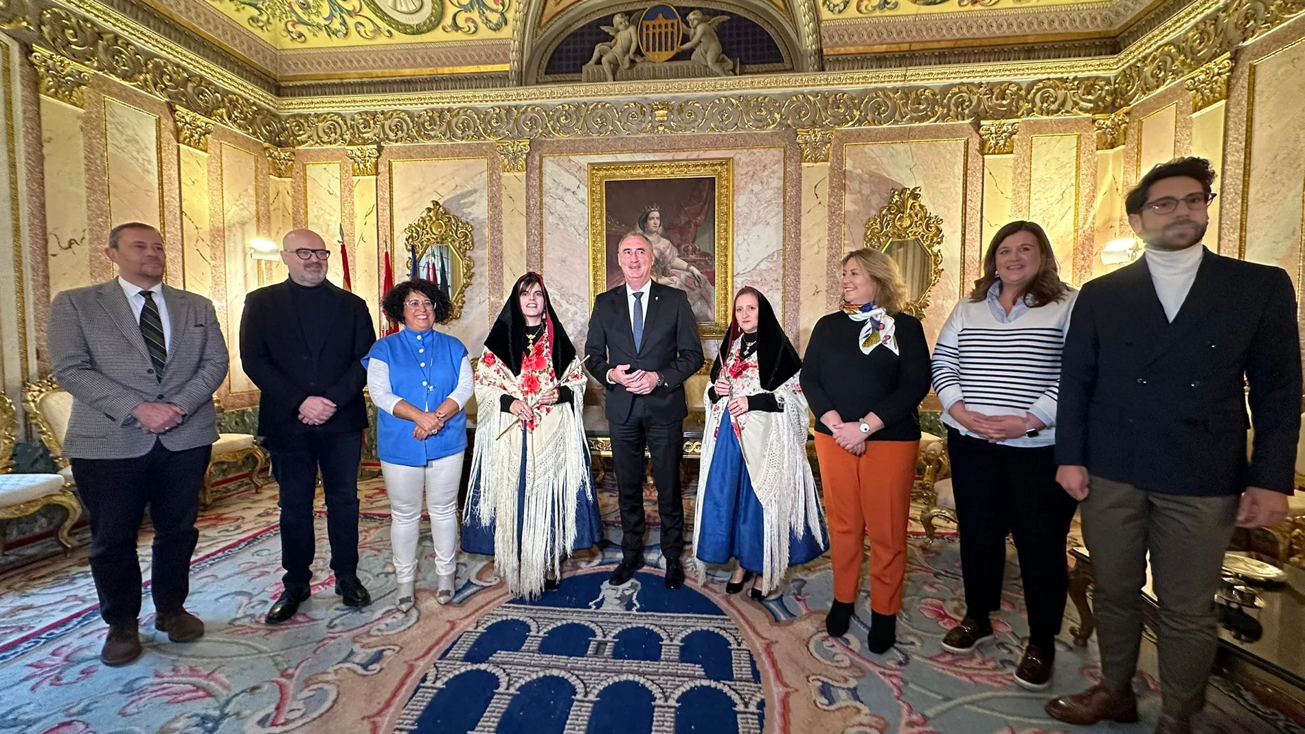 José Mazarías entrega el bastón de mando de Segovia a las Alcaldesas de Zamarramala