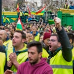 Agricultores y ganaderos toman el centro de Logroño: El campo, unido, jamás será vencido