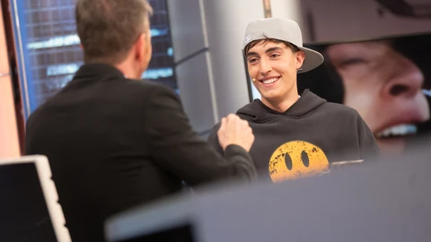Plex sentado frente a Pablo Motos en 'El Hormiguero'