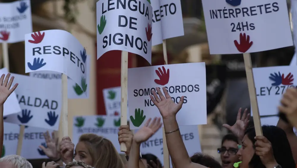 Protestas a favor de la lengua de signos