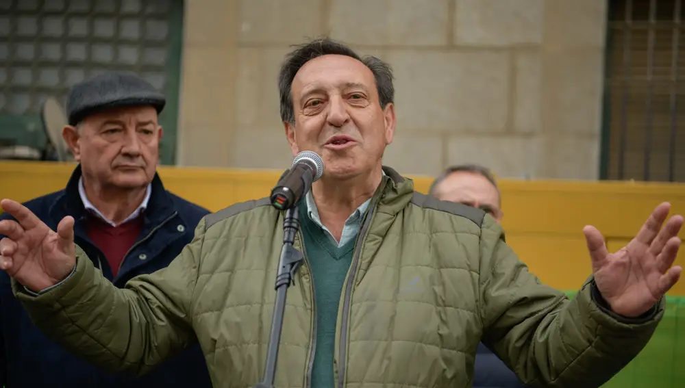 El presidente de ASAJA, Pedro Barato, interviene durante la tercera jornada de protestas de los ganaderos y agricultores para pedir mejoras en el sector, a 8 de febrero de 2024, en Ciudad Real, Castilla-La Mancha (España).