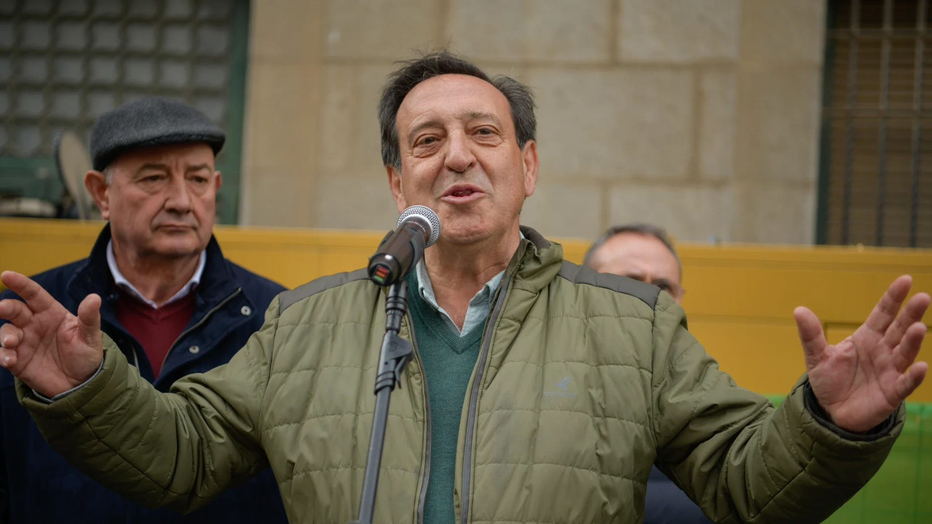 El presidente de ASAJA, Pedro Barato, interviene durante la tercera jornada de protestas de los ganaderos y agricultores para pedir mejoras en el sector, a 8 de febrero de 2024, en Ciudad Real, Castilla-La Mancha (España).