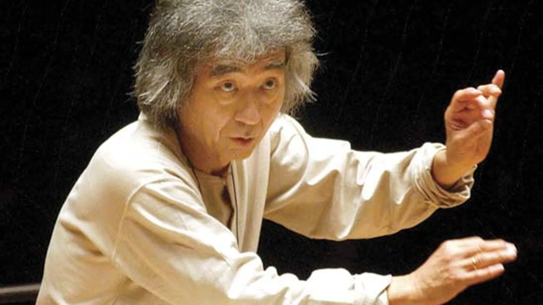 El director de orquesta japonés Seiji Ozawa