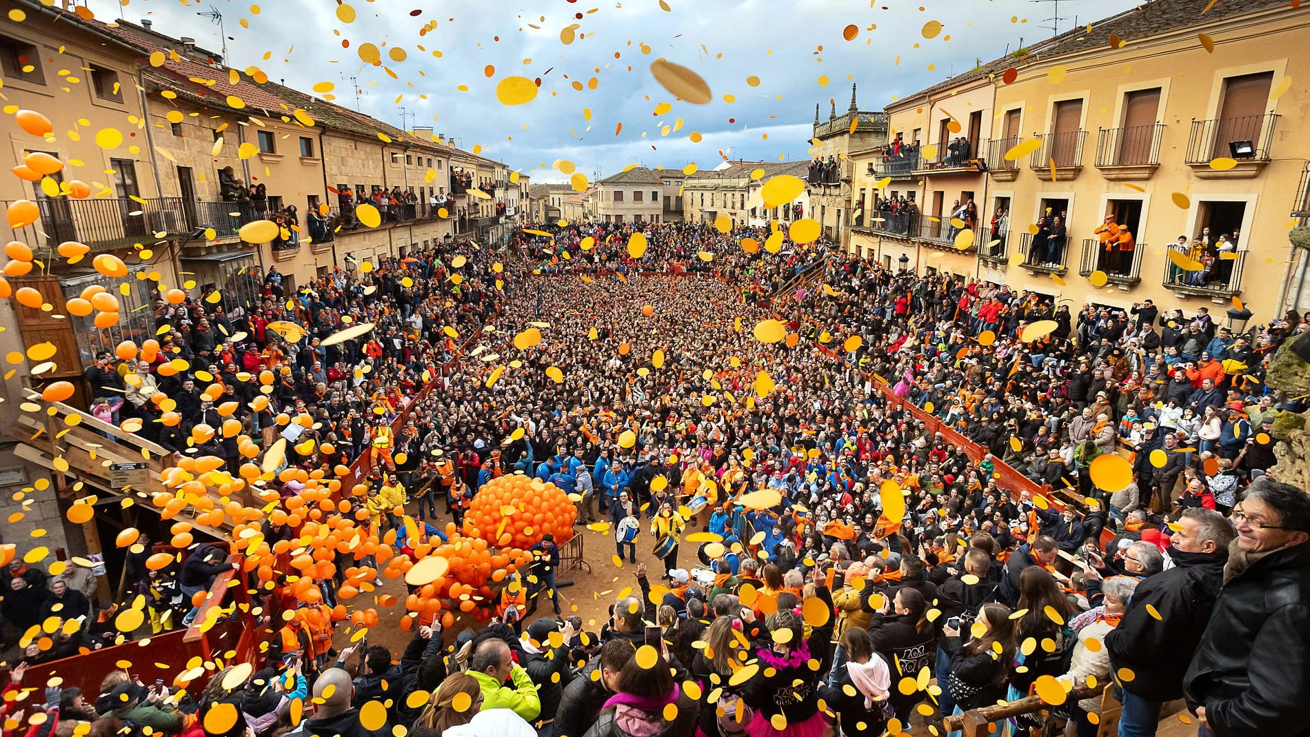 Gentío en el Carnaval de Ciudad Rodrigo
