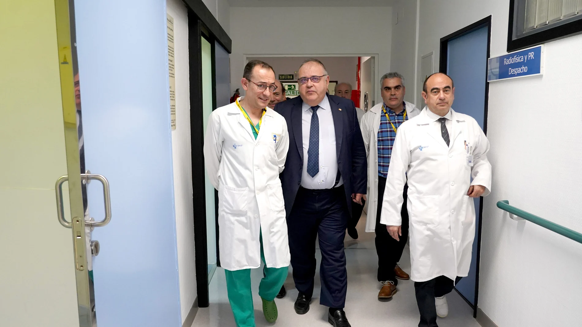 El consejero Alejandro Vázquez durante una reciente visita al Hospital Clínico Universitario de Valladolid