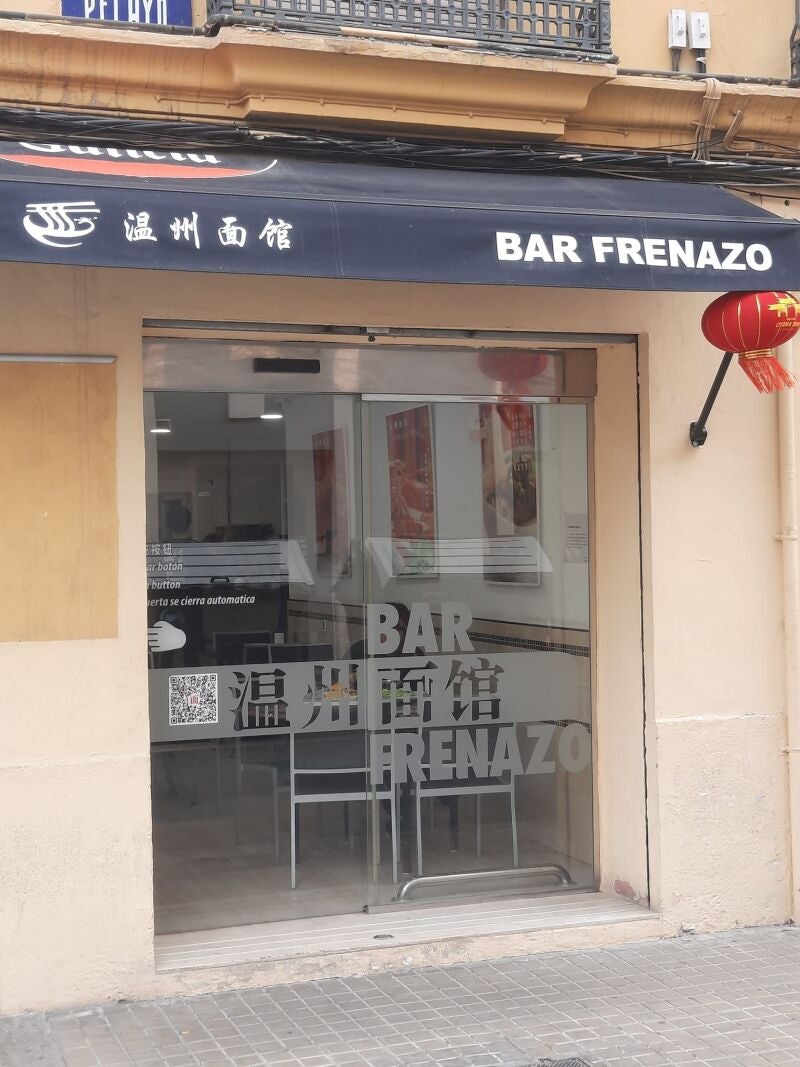 El bar Frenazo está situado en la calle Pelayo de Valencia