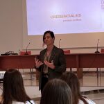 La CEO de Prosol, Rocío Hervella, durante una charla a estudiantes