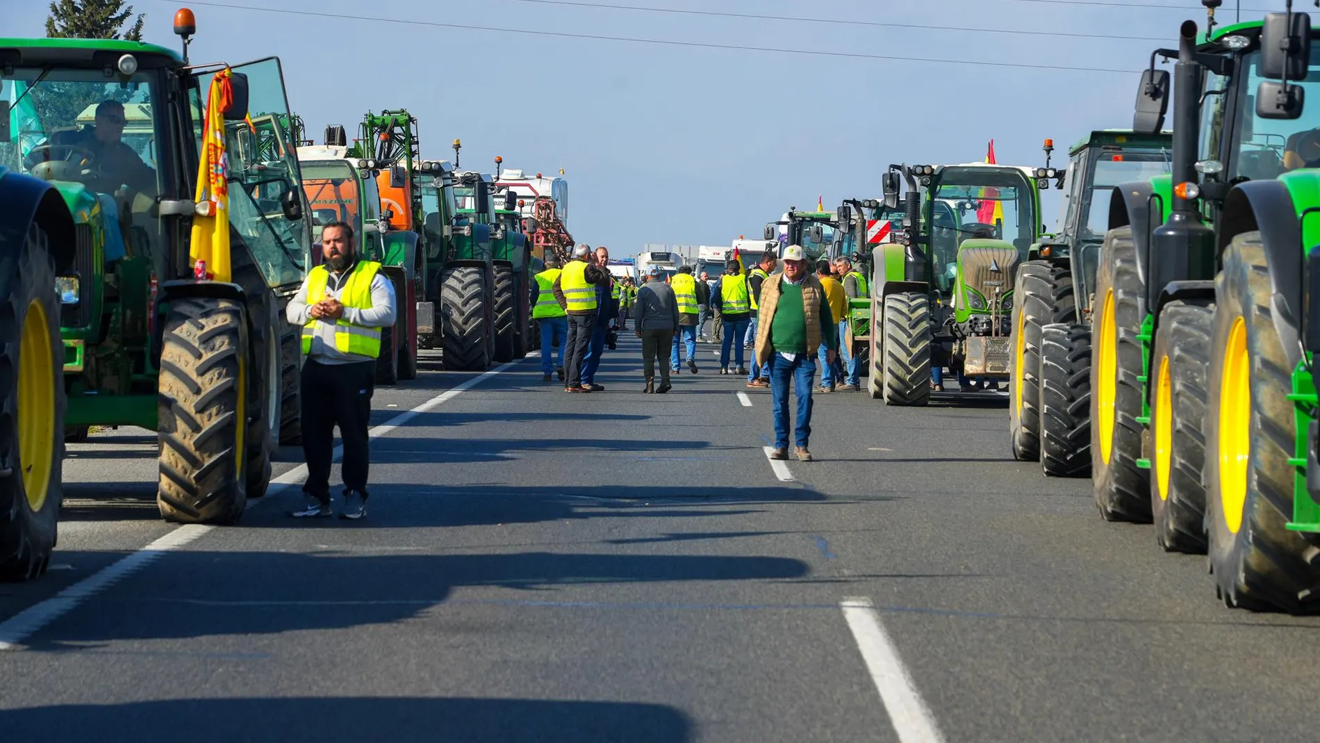 Los cortes de carretera en Andalucía suman más de 1.300 agricultores identificados y 18 detenidos