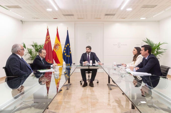 López Miras se reúne con el presidente de AGRUPAL