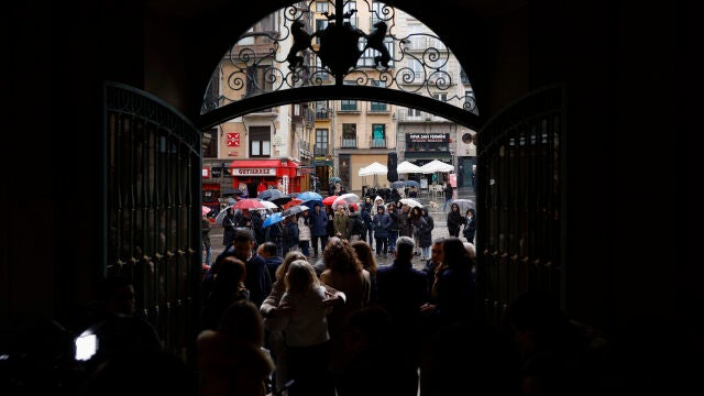 Minuto de silencio en Pamplona por los guardias civiles muertos en Barbate